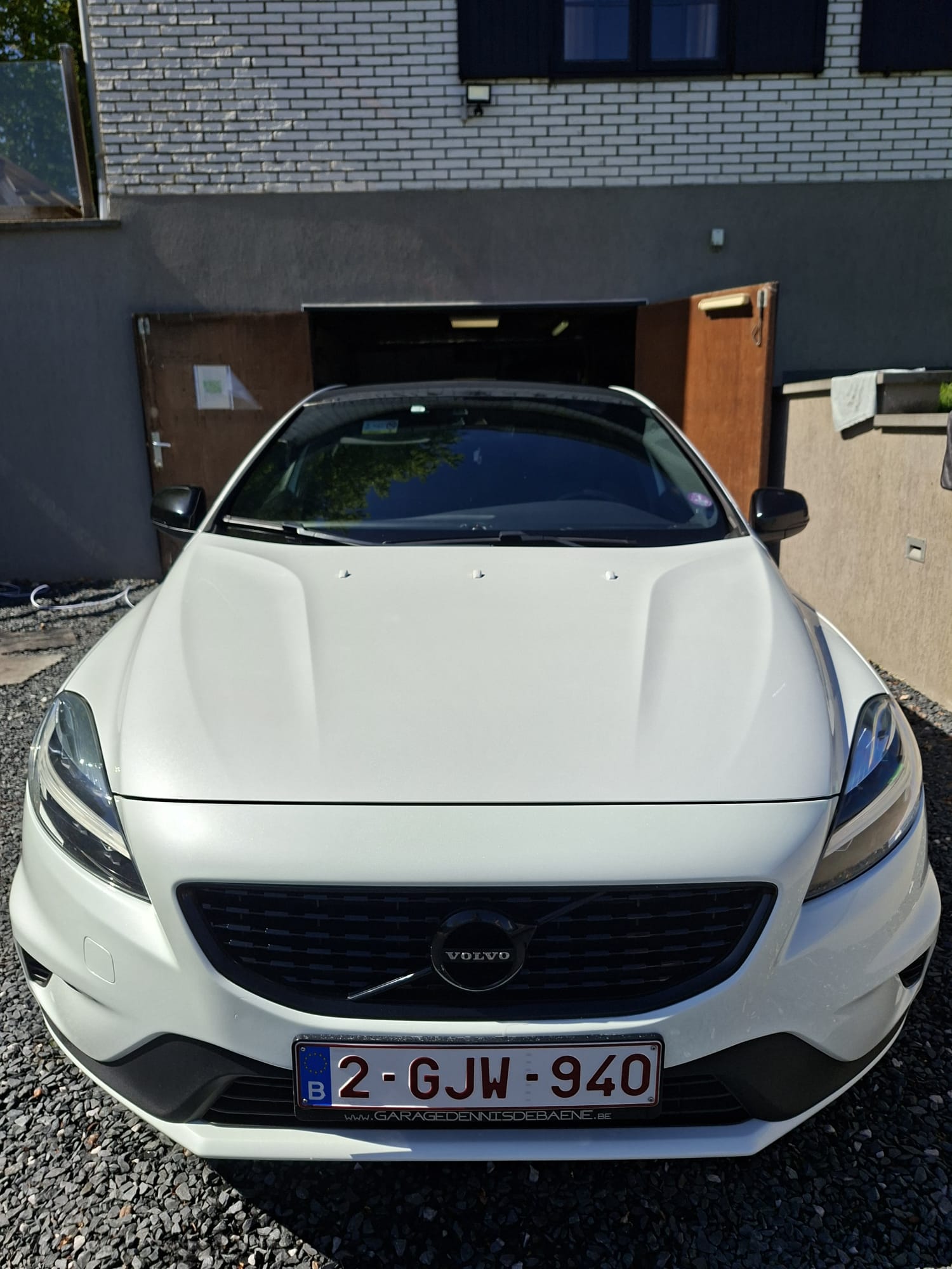 Car exterior polish and shine by DE detailing